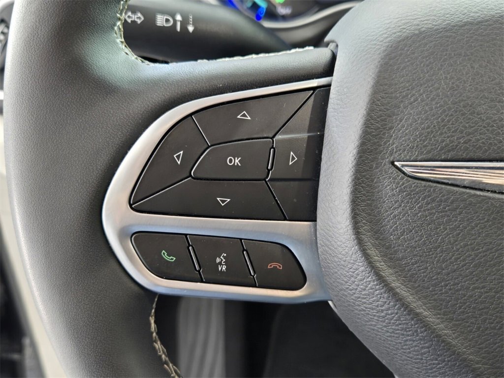 Used 2024 Chrysler Pacifica Select image 20