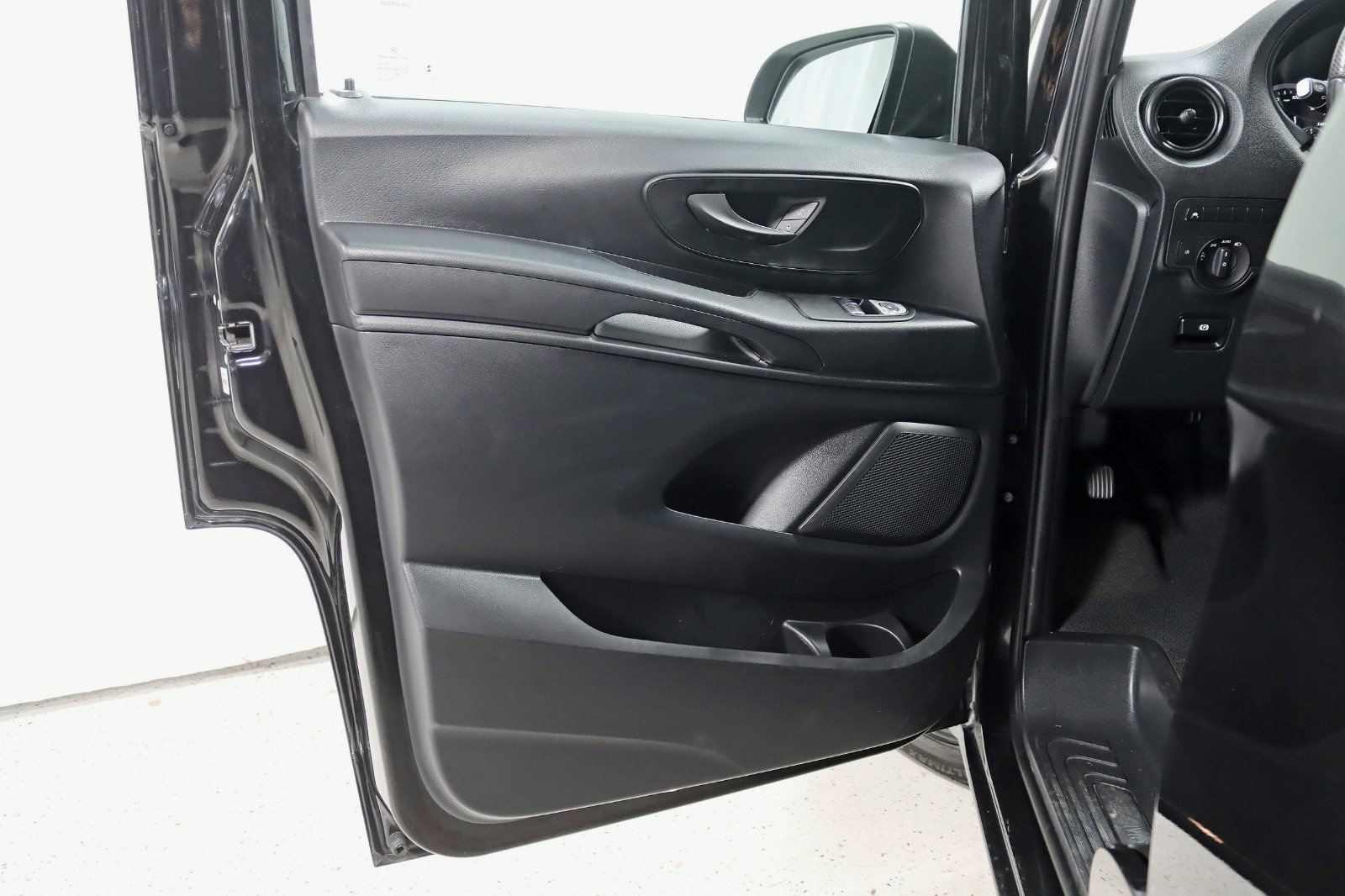 Used 2020 Mercedes-Benz Metris Passenger w/ Premium Safety Package image 27