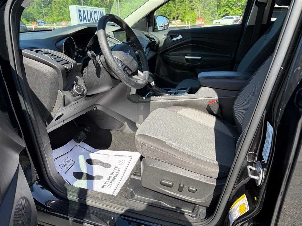 Used 2017 Ford Escape SE w/ Equipment Group 201A image 15