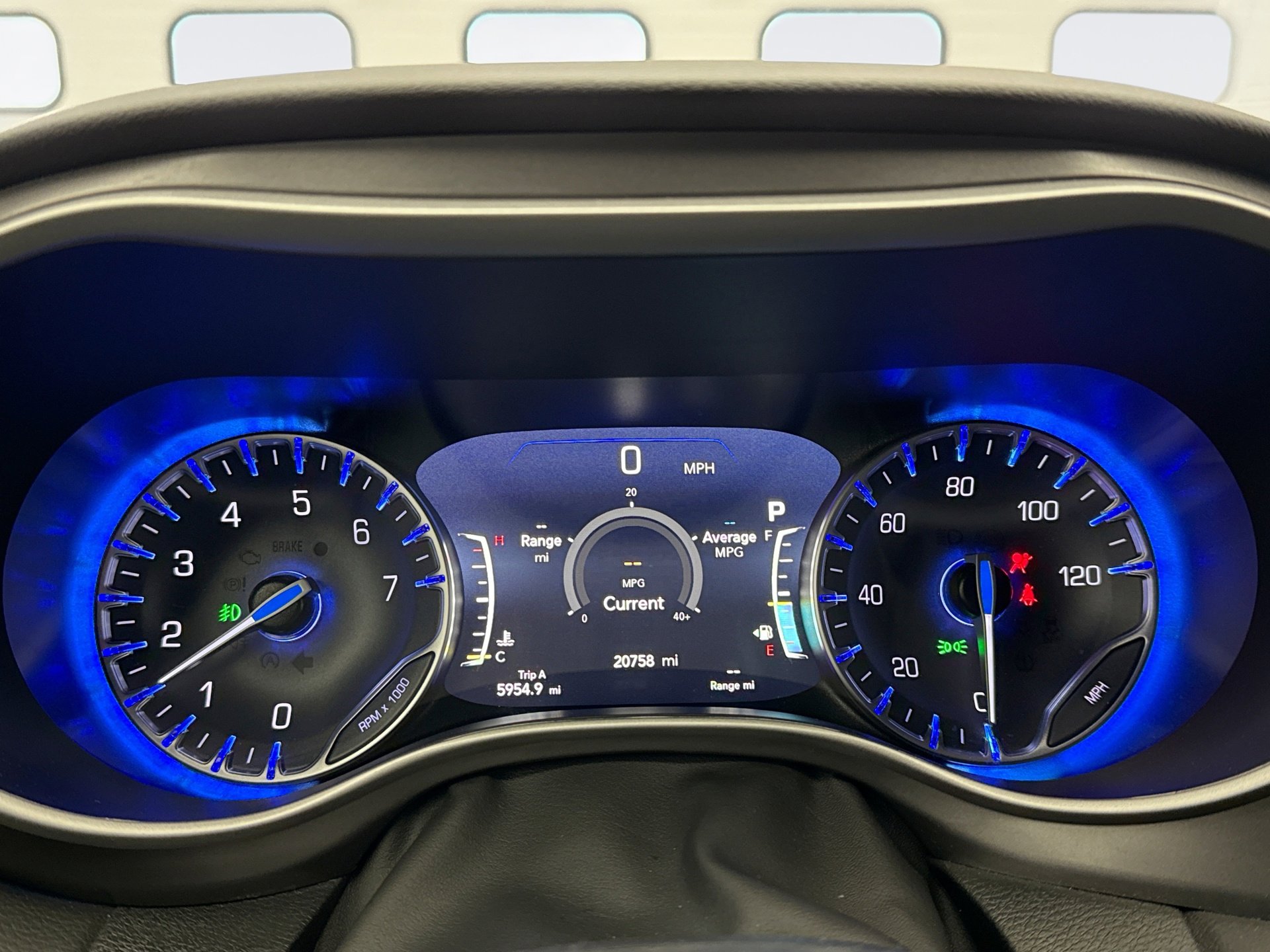 Used 2026 Chrysler Pacifica Select image 13