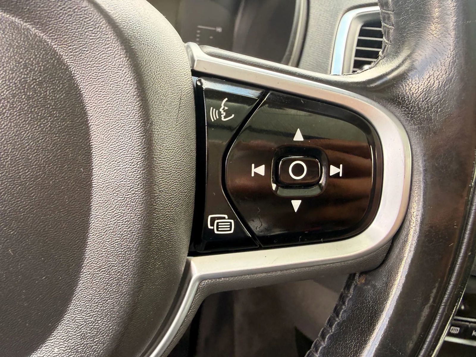 Used 2019 Volvo XC90 T5 Momentum AWD/4WD image 18