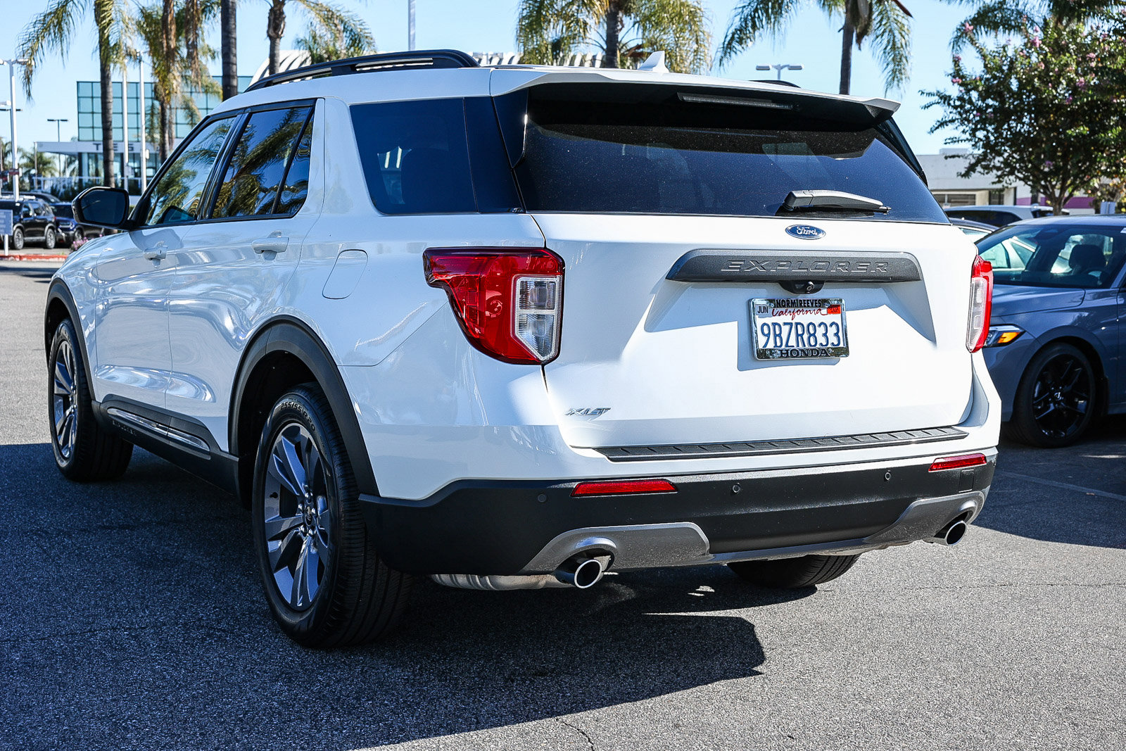 Used 2022 Ford Explorer XLT w/ Equipment Group 202A image 8