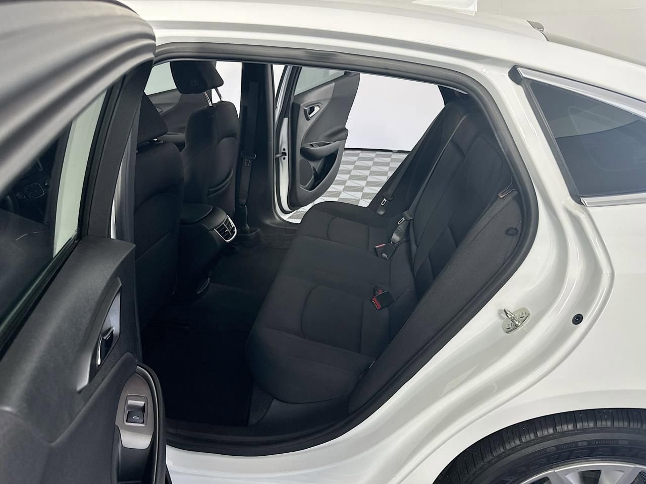 Used 2023 Chevrolet Malibu LT image 30