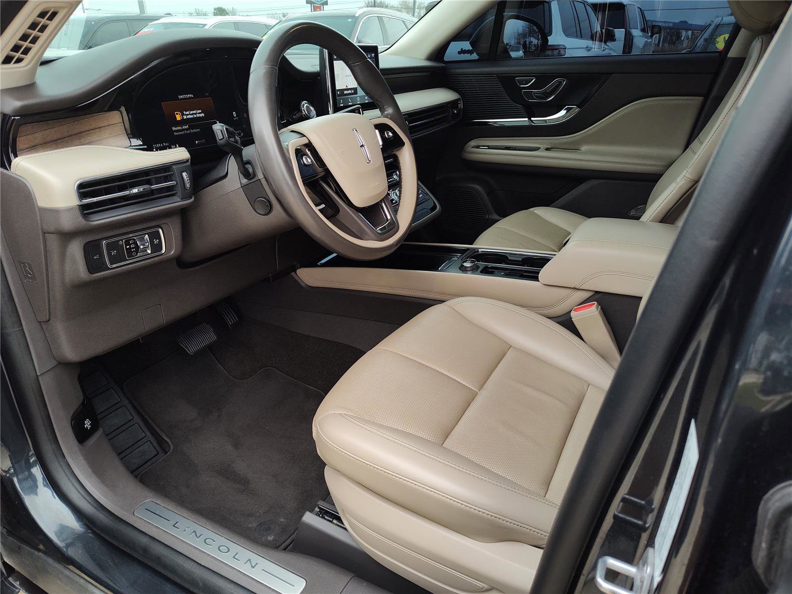 Used 2022 Lincoln Corsair Reserve image 2