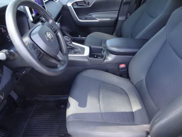 Used 2023 Toyota RAV4 LE AWD/4WD image 6
