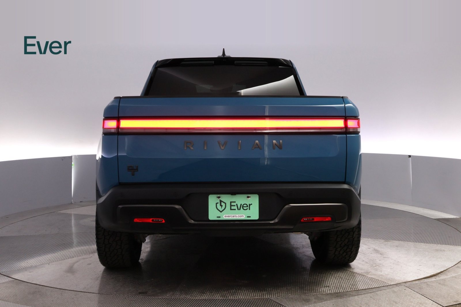 Used 2025 Rivian R1T Adventure Dual AWD/4WD image 15