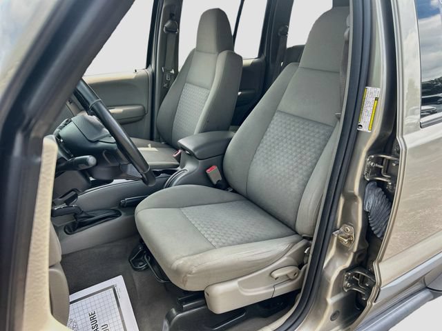 Used 2006 Jeep Liberty Sport AWD/4WD image 24