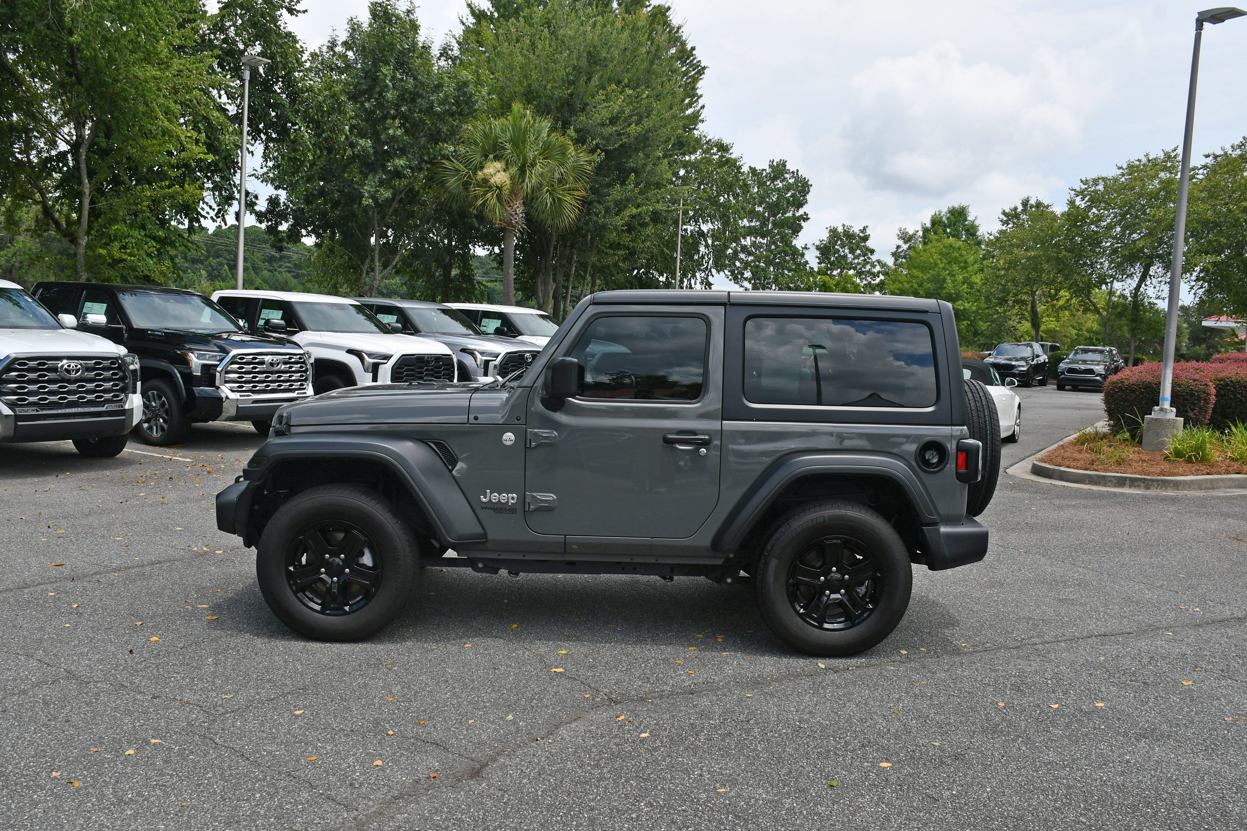 Used 2020 Jeep Wrangler Sport AWD/4WD image 2