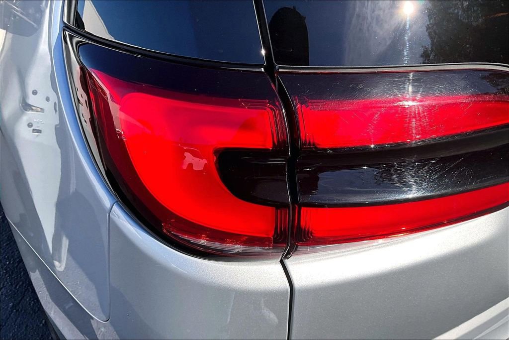 Used 2024 Chrysler Pacifica Touring-L image 21