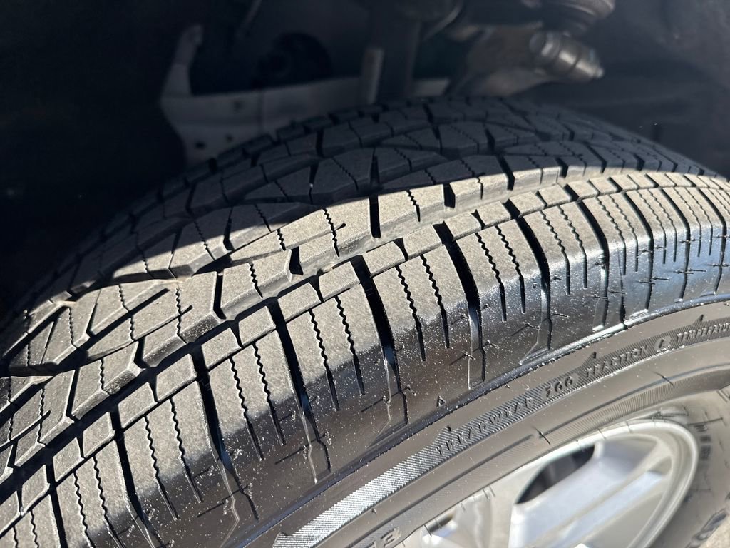 Used 2024 Jeep Grand Cherokee Laredo image 14