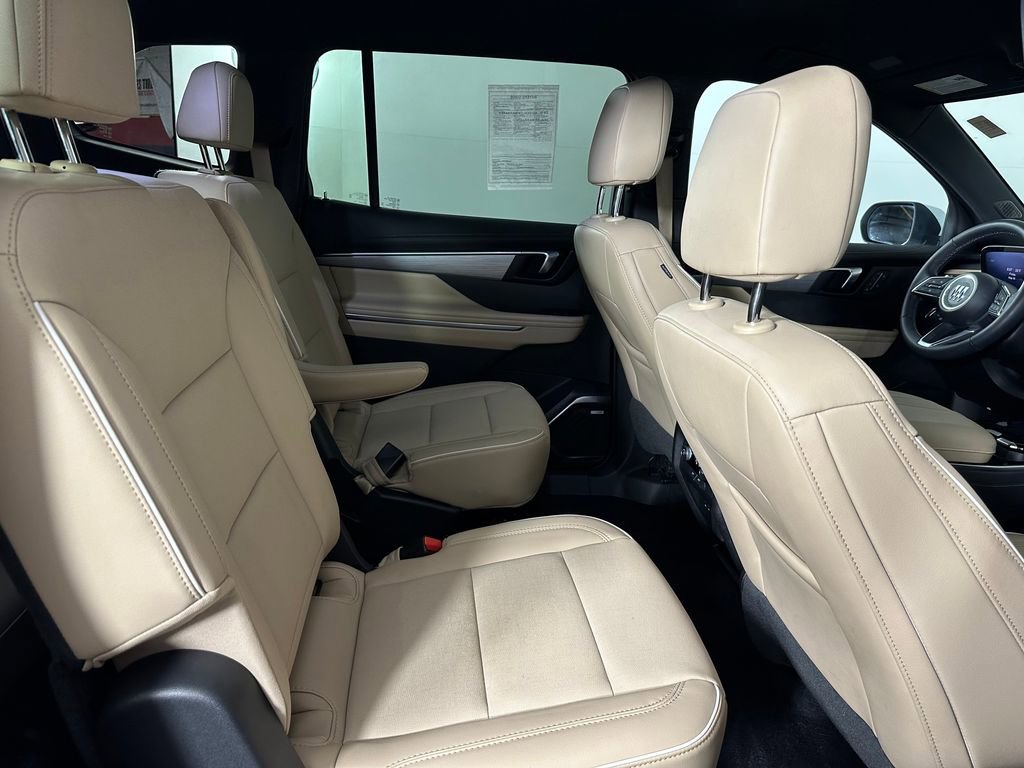 Used 2025 Buick Enclave Preferred w/ Power Package AWD/4WD image 32