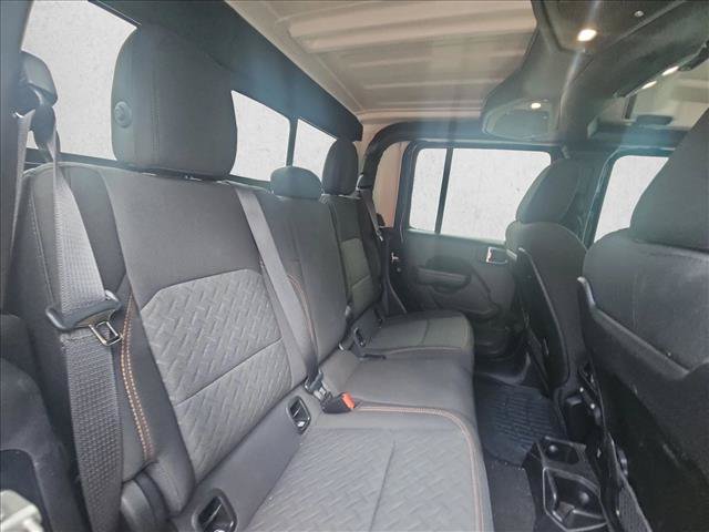 Used 2024 Jeep Gladiator Mojave AWD/4WD image 18