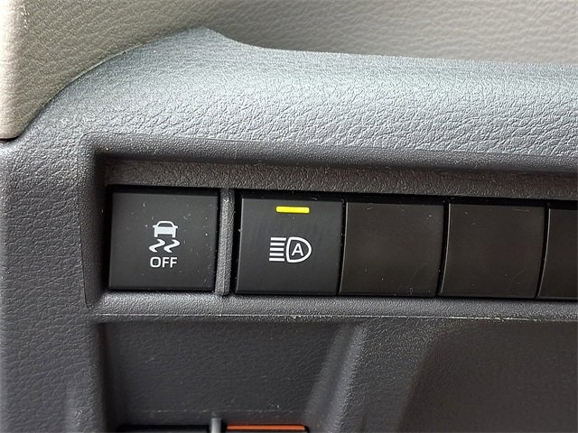 Used 2024 Toyota Sienna XLE image 28