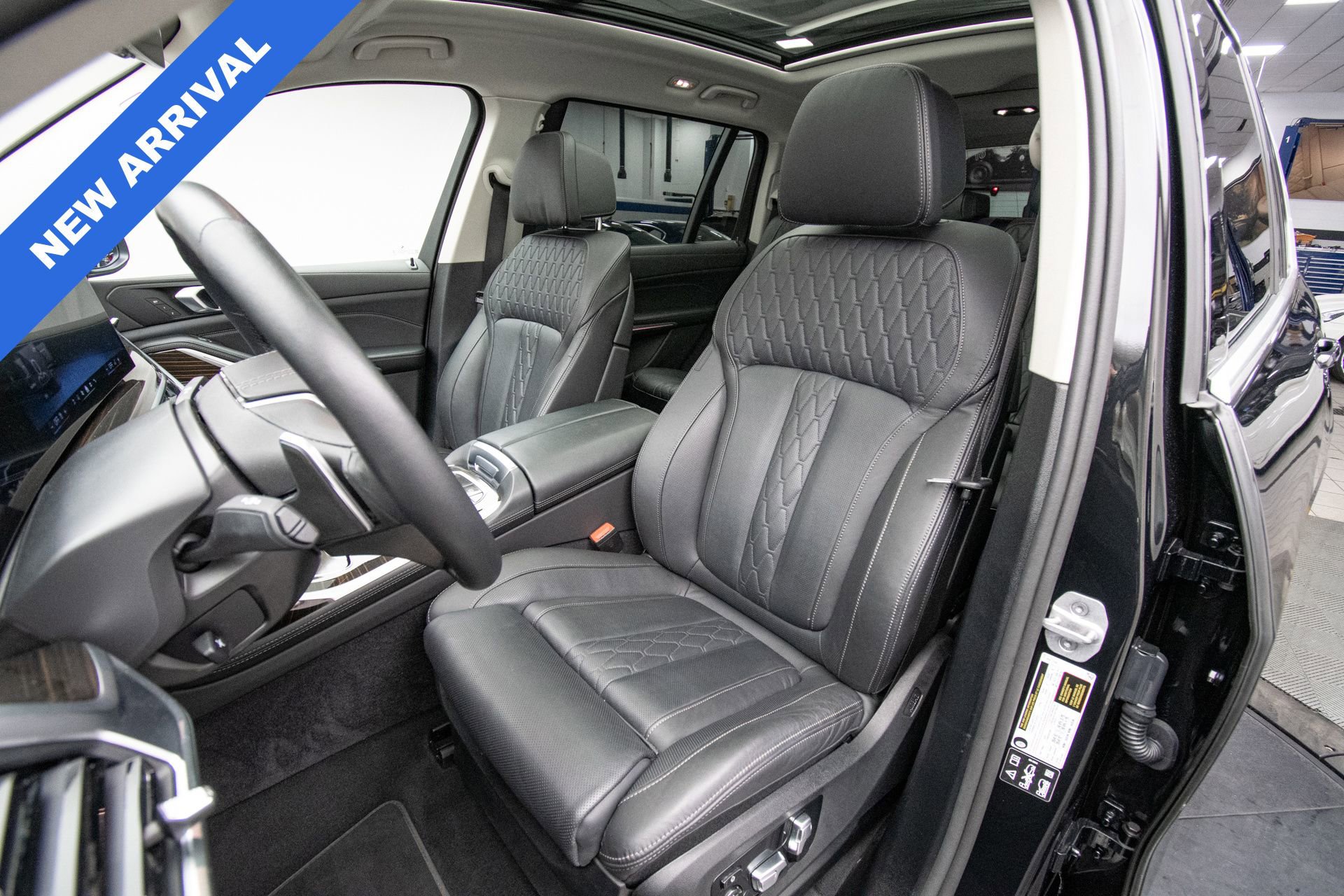 Used 2026 BMW X7 xDrive40i w/ Premium Package AWD/4WD image 13