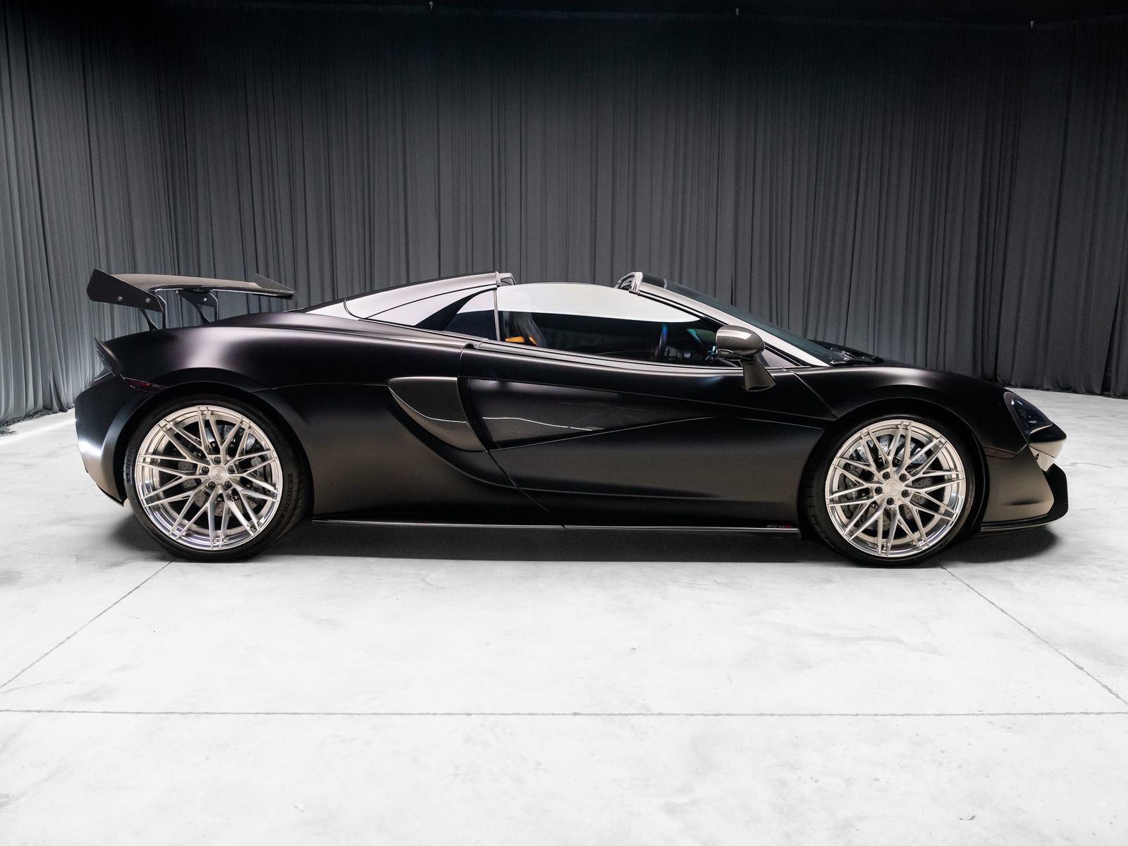 Used 2018 McLaren 570S Spider RWD image 24