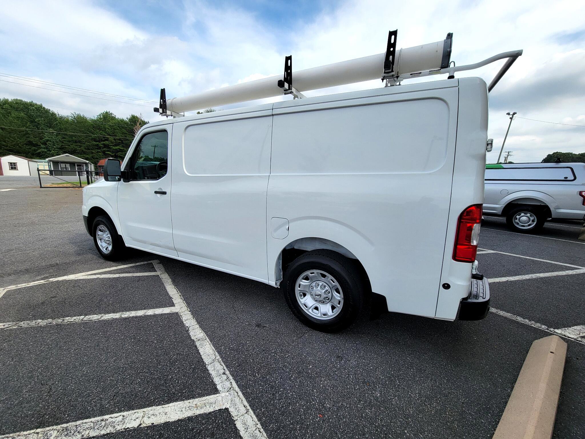 Used 2020 Nissan NV 2500 SV image 10