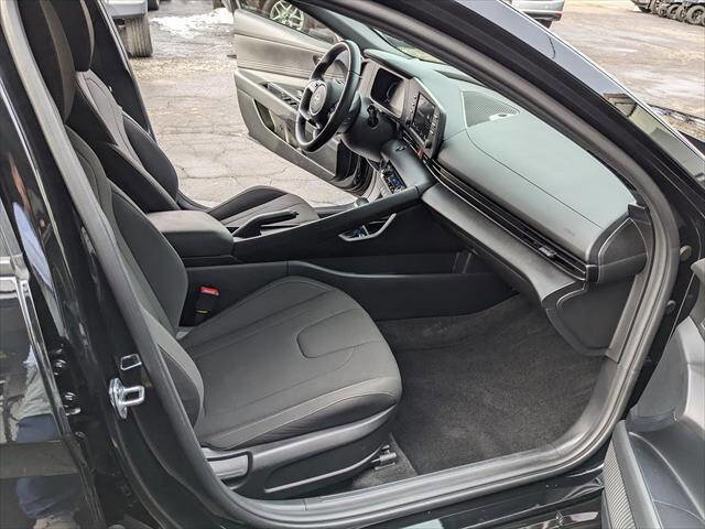 Used 2025 Hyundai Elantra Sport image 17