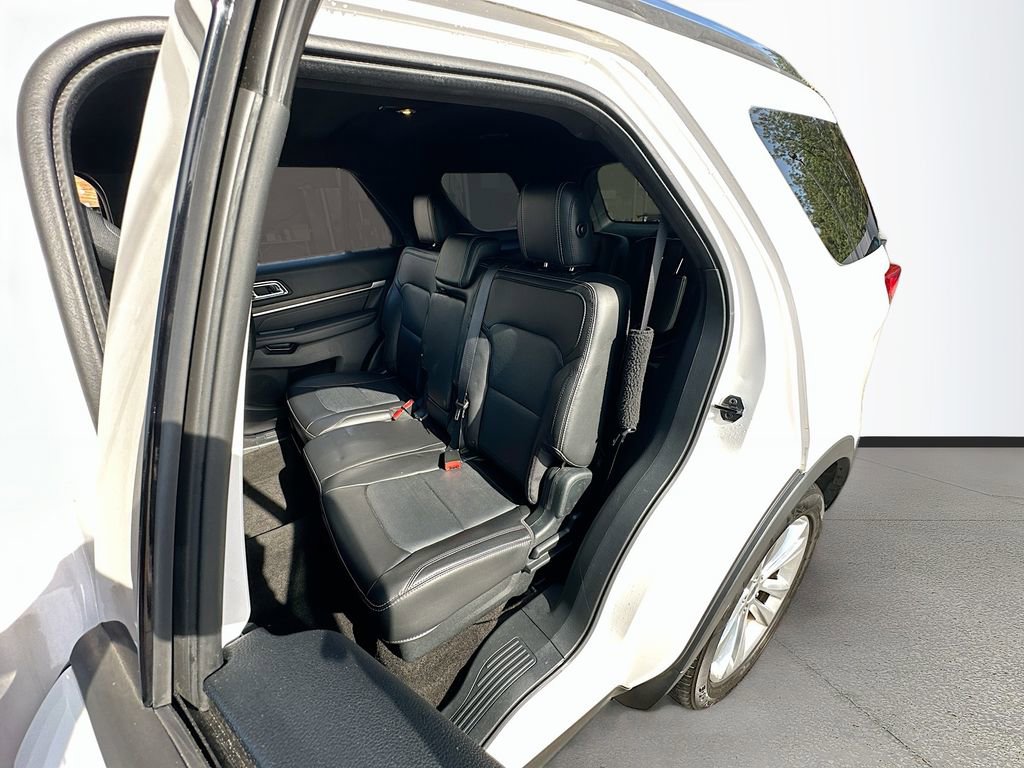 Used 2018 Ford Explorer Limited image 24