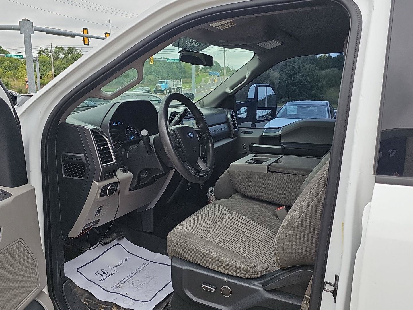 Used 2017 Ford F250 XLT w/ XLT Premium Package AWD/4WD image 16