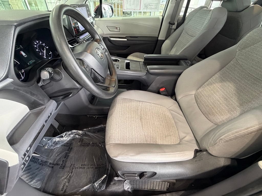 Certified 2022 Toyota Sienna LE AWD/4WD image 21