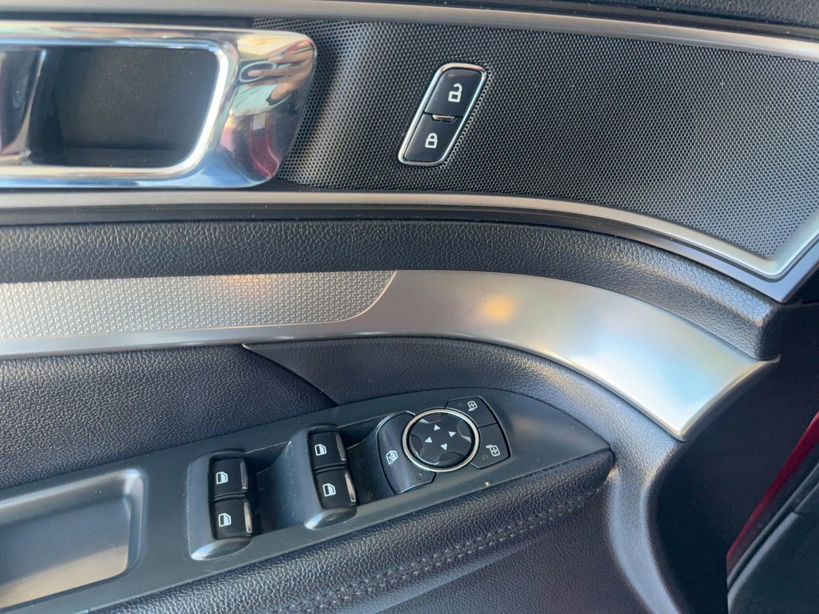 Used 2018 Ford Explorer XLT w/ Equipment Group 201A image 39