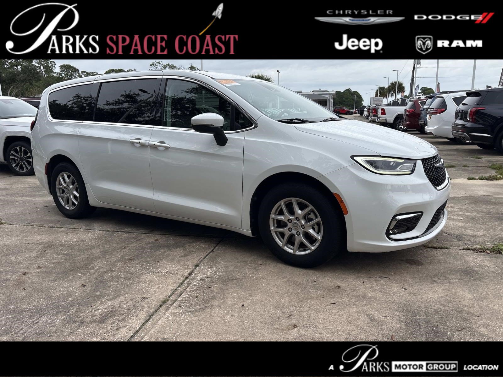 Certified 2023 Chrysler Pacifica Touring-L