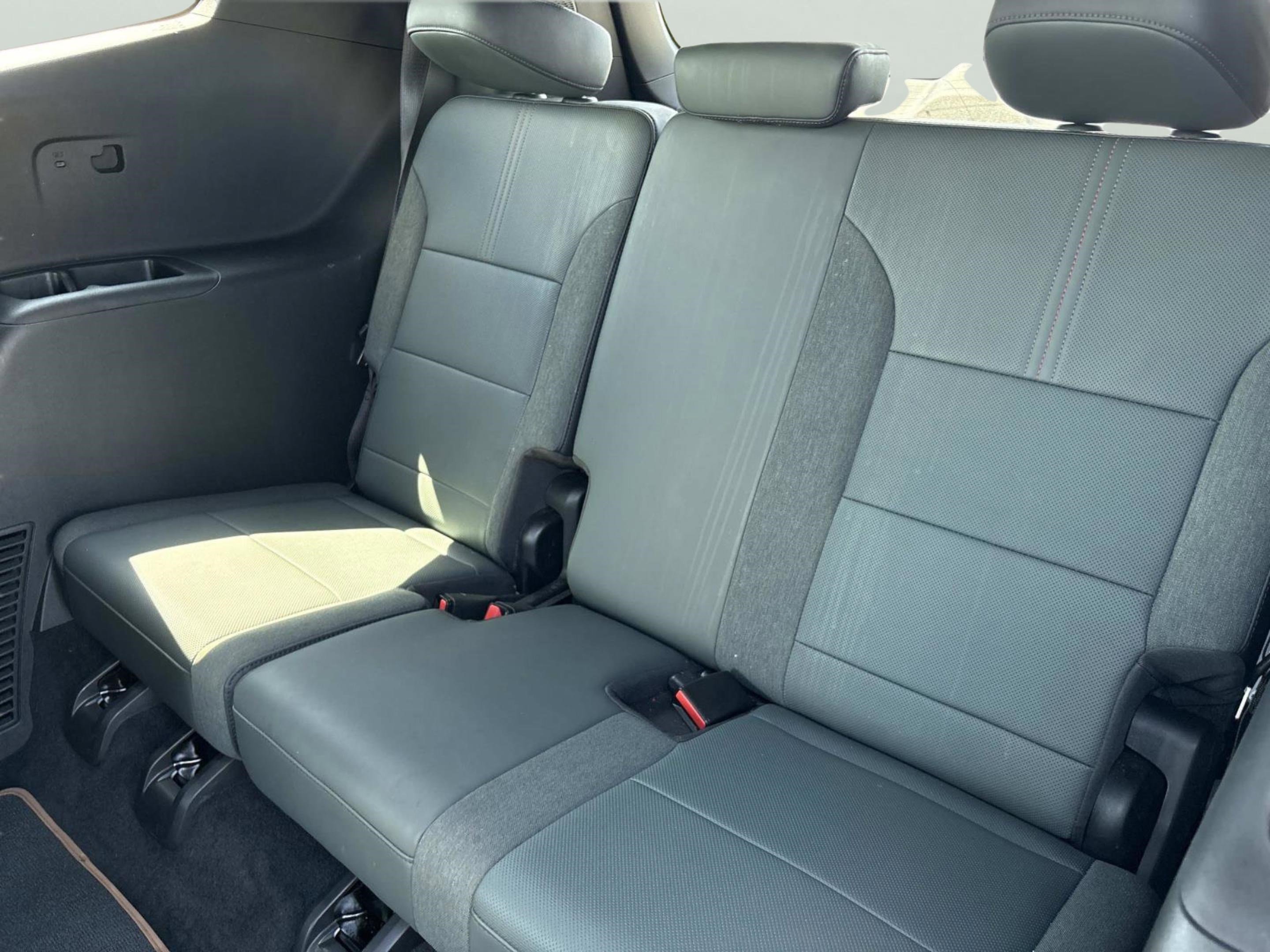Used 2025 GMC Acadia AT4 AWD/4WD image 16