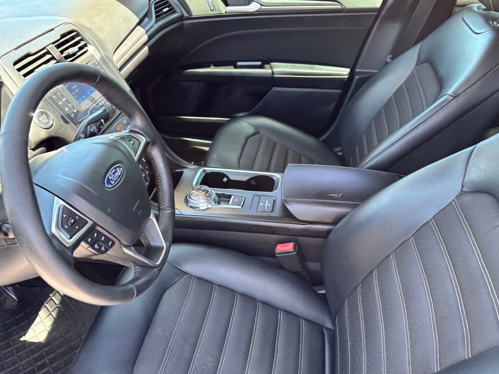 Used 2018 Ford Fusion SE w/ Equipment Group 601A FWD image 17