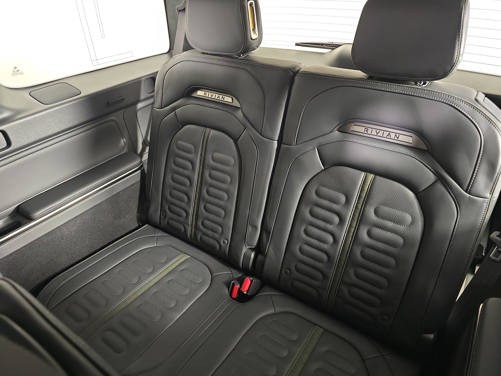 Used 2023 Rivian R1S Adventure image 22