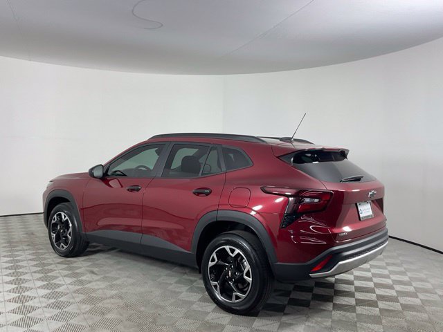 Used 2025 Chevrolet Trax LT FWD image 7