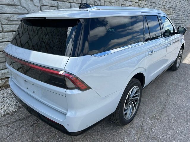 Used 2025 Lincoln Navigator L Reserve image 5