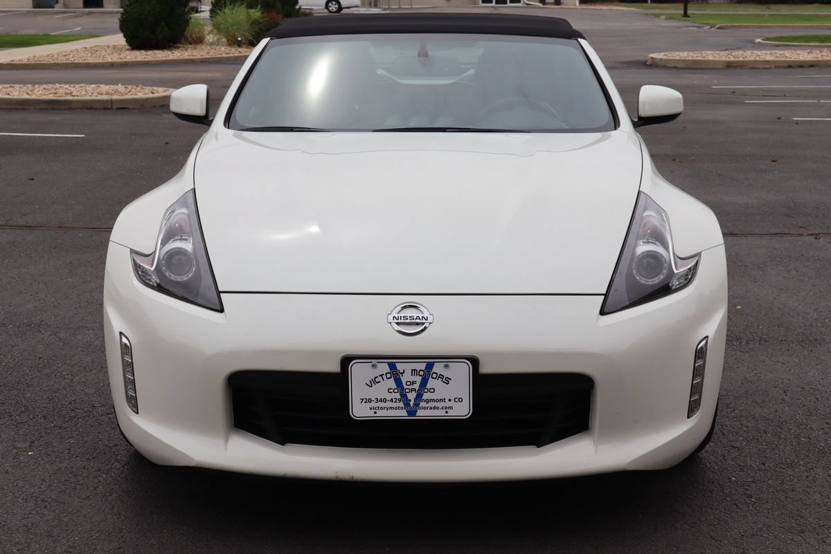 Used 2019 Nissan 370Z Touring RWD image 12