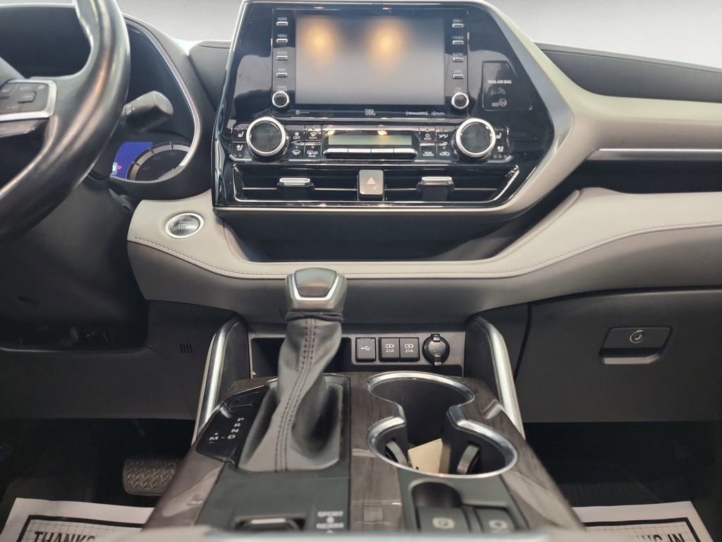 Used 2021 Toyota Highlander Limited image 11
