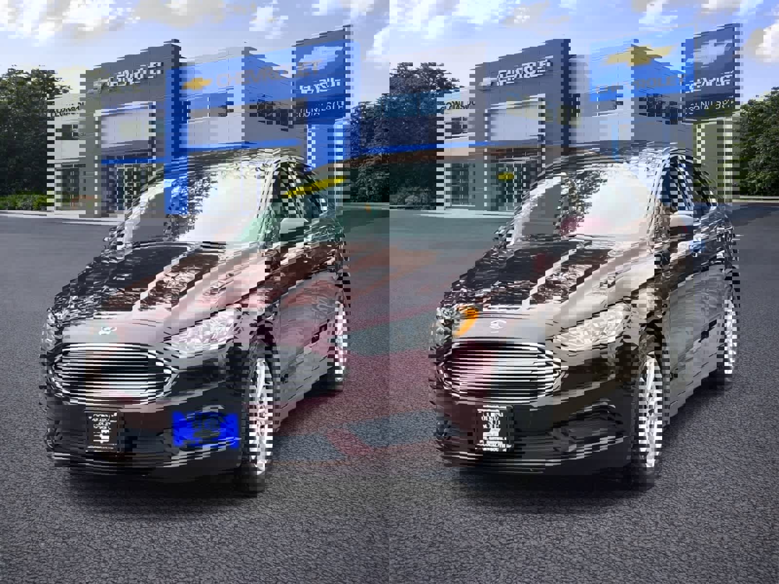 Used 2018 Ford Fusion SE w/ Fusion SE Technology Package image 2