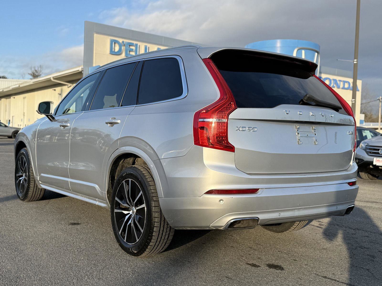 Used 2020 Volvo XC90 T6 Momentum image 7
