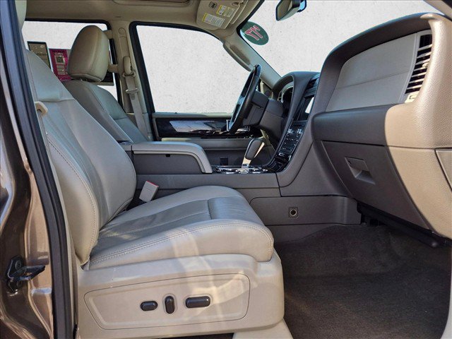 Used 2017 Lincoln Navigator Select RWD image 22
