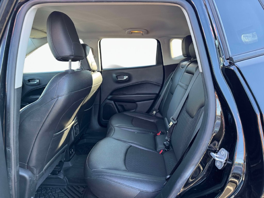 Used 2019 Jeep Compass Latitude AWD/4WD image 12