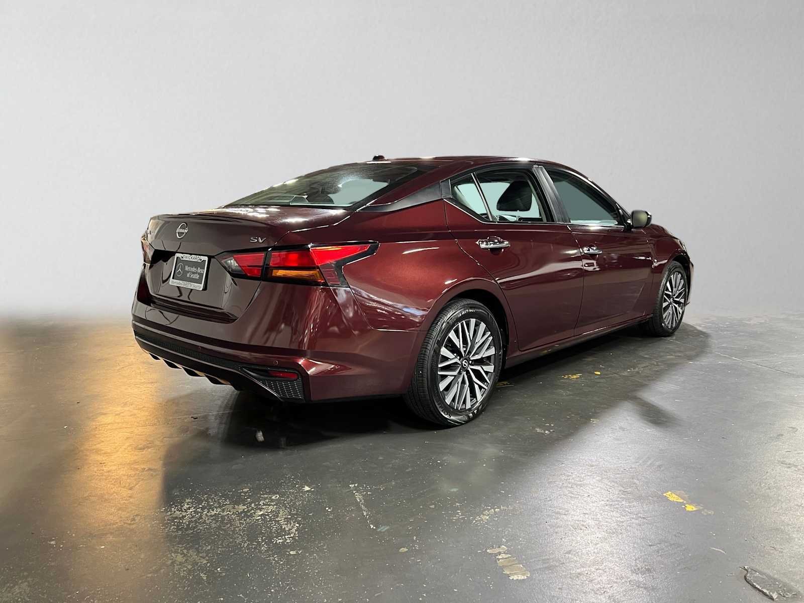Used 2024 Nissan Altima 2.5 SV FWD image 3