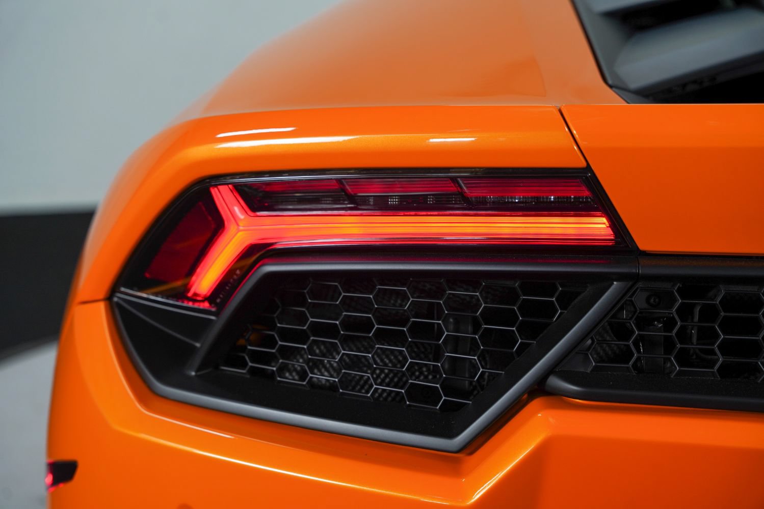 Used 2017 Lamborghini Huracan LP 580-2 RWD image 16