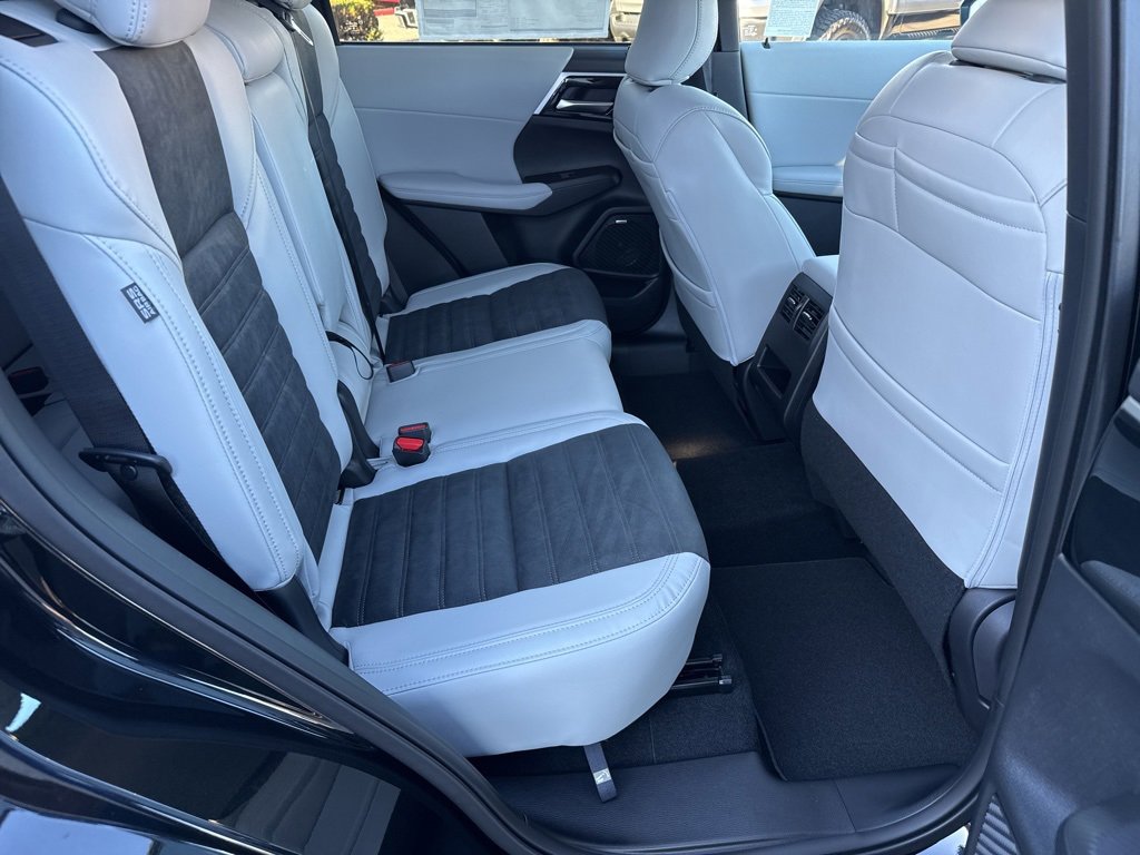 New 2025 Mitsubishi Outlander SE image 25