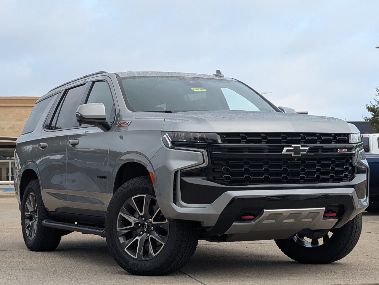 Used 2024 Chevrolet Tahoe Z71 w/ Luxury Package AWD/4WD image 2