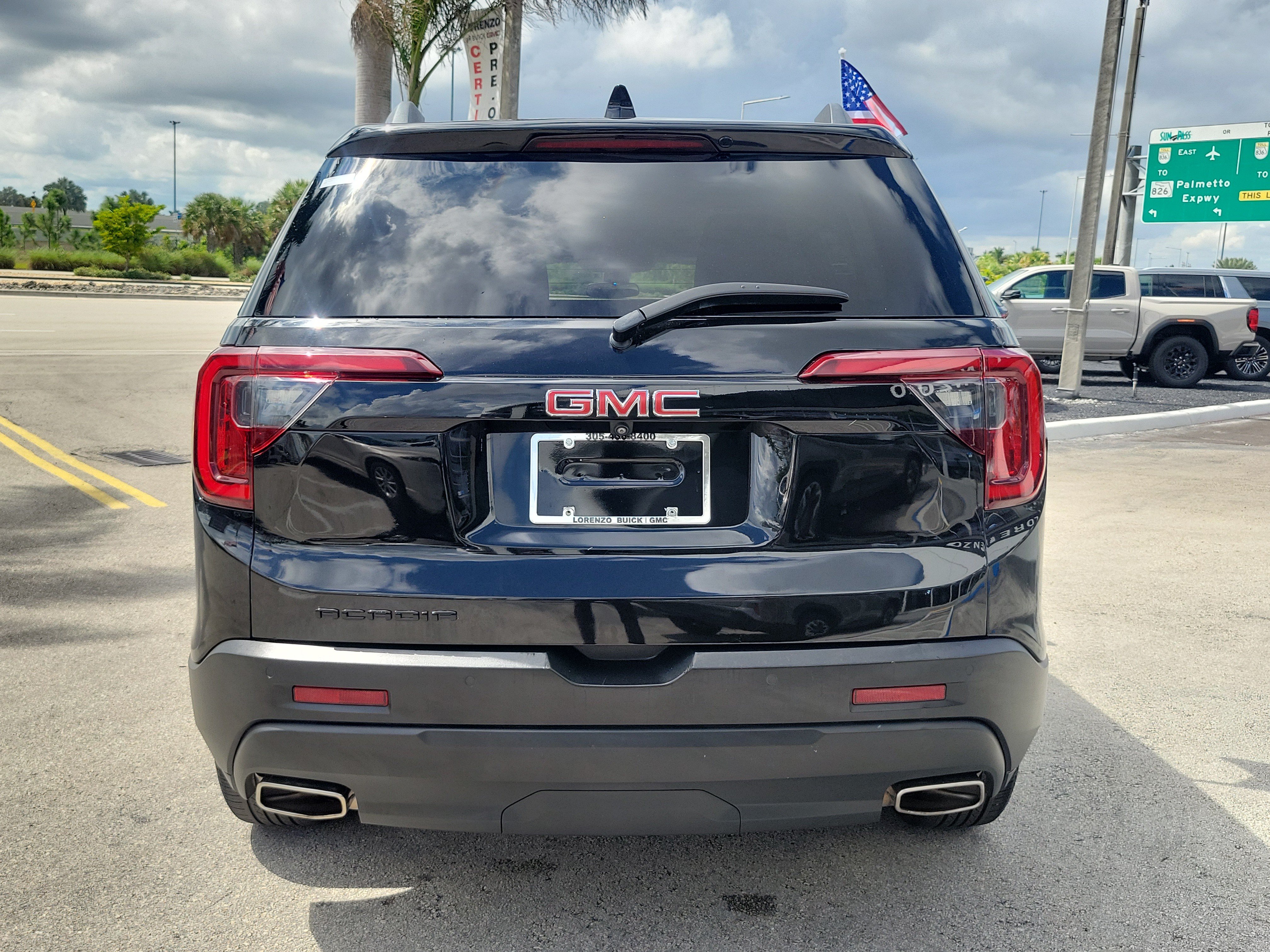 Used 2023 GMC Acadia SLE w/ Elevation Edition FWD image 6