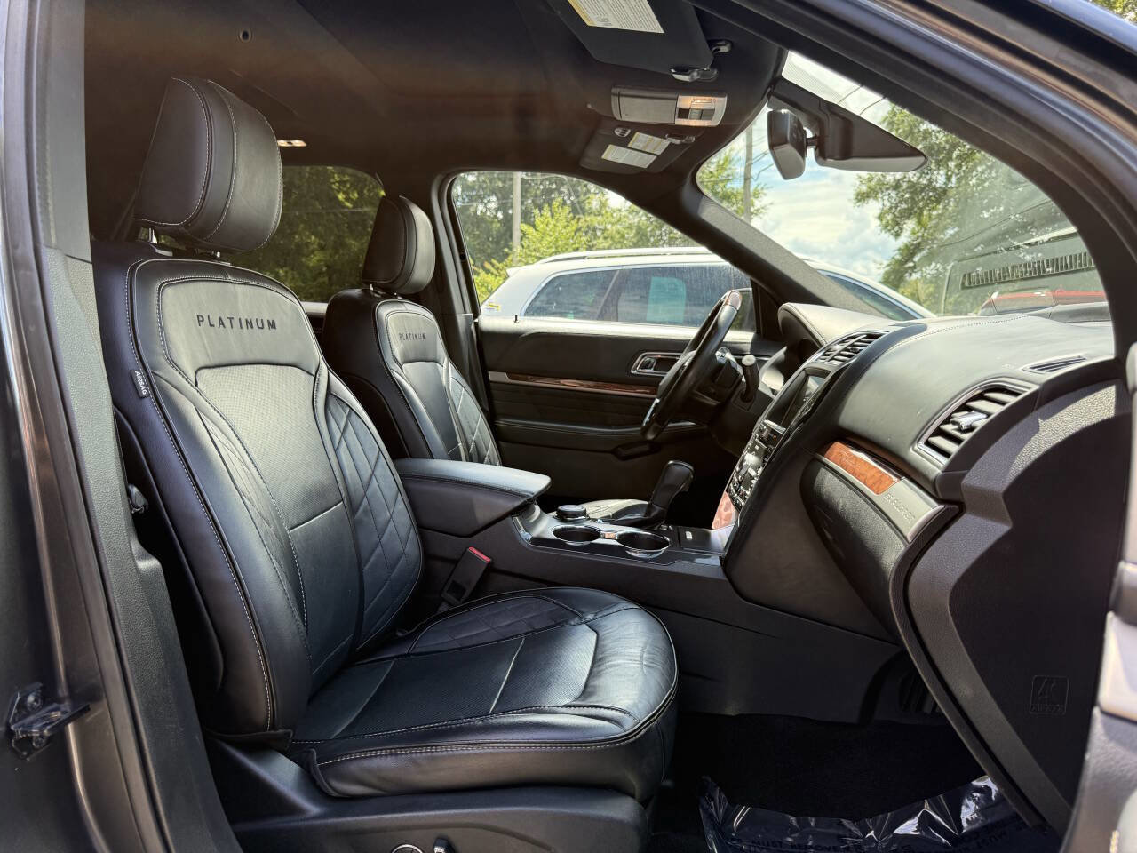 Used 2018 Ford Explorer Platinum image 14
