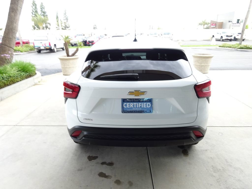 Certified 2024 Chevrolet Trax LS FWD image 9