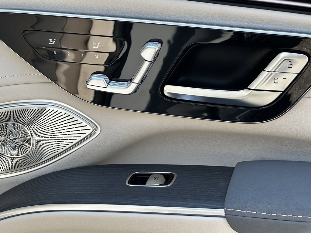 New 2026 Mercedes-Benz EQS 400 4MATIC SUV image 17