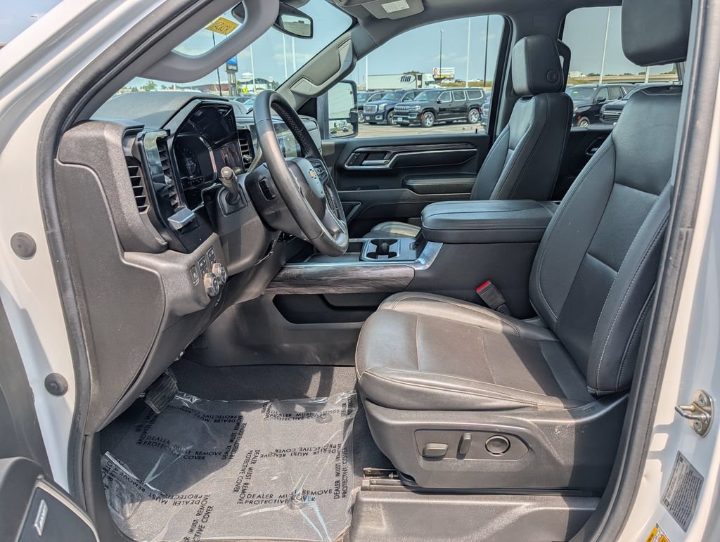Used 2024 Chevrolet Silverado 2500 LTZ w/ LTZ Convenience Package AWD/4WD image 14