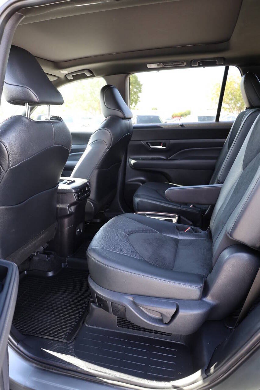 Used 2026 Toyota Grand Highlander AWD Hybrid image 18
