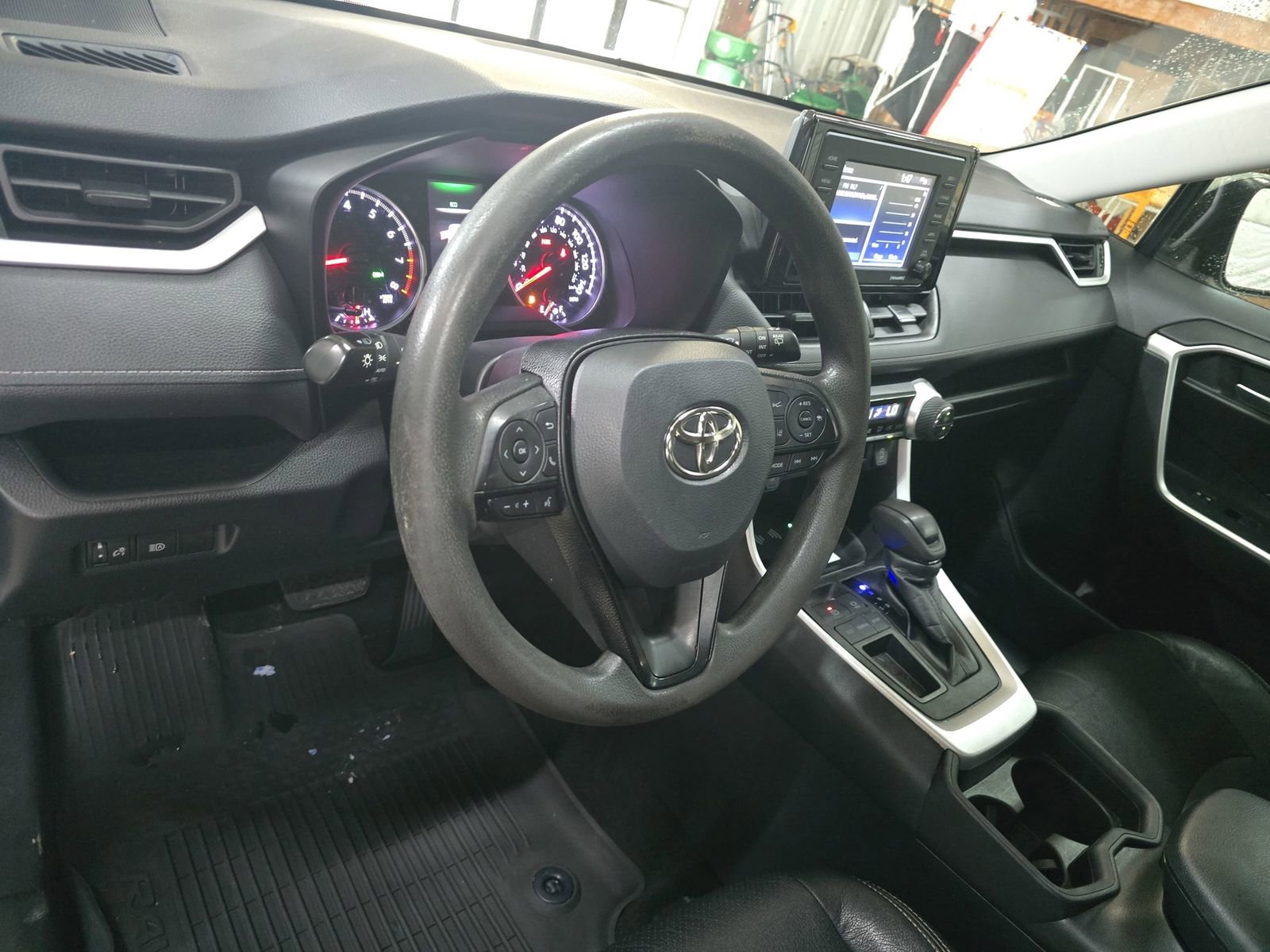 Used 2021 Toyota RAV4 XLE FWD image 19