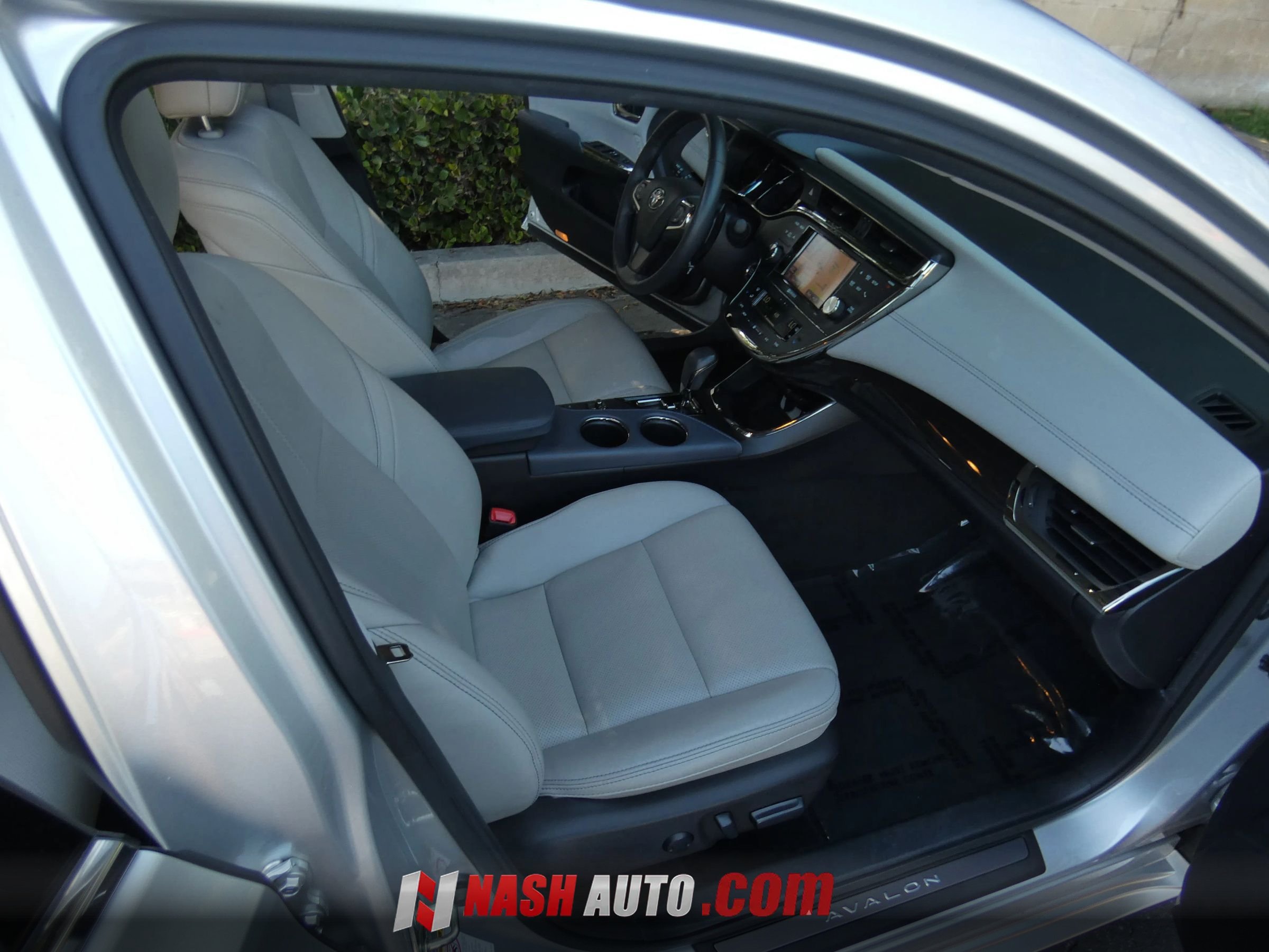 Used 2014 Toyota Avalon Limited FWD image 25