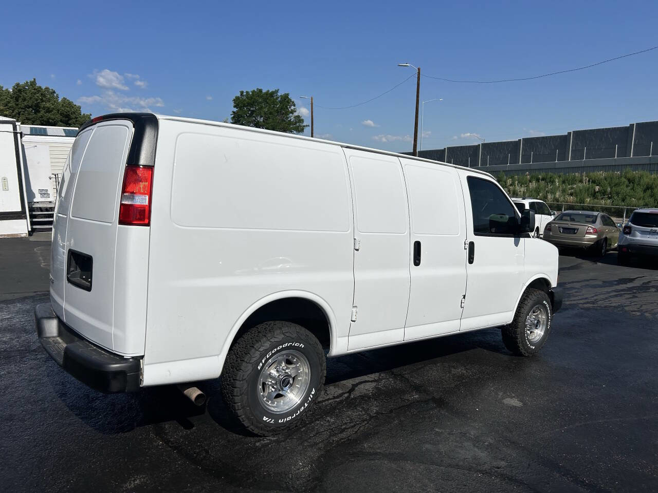 Used 2020 Chevrolet Express 2500 2500 3dr Cargo Van w/ Driver Convenience Package image 16